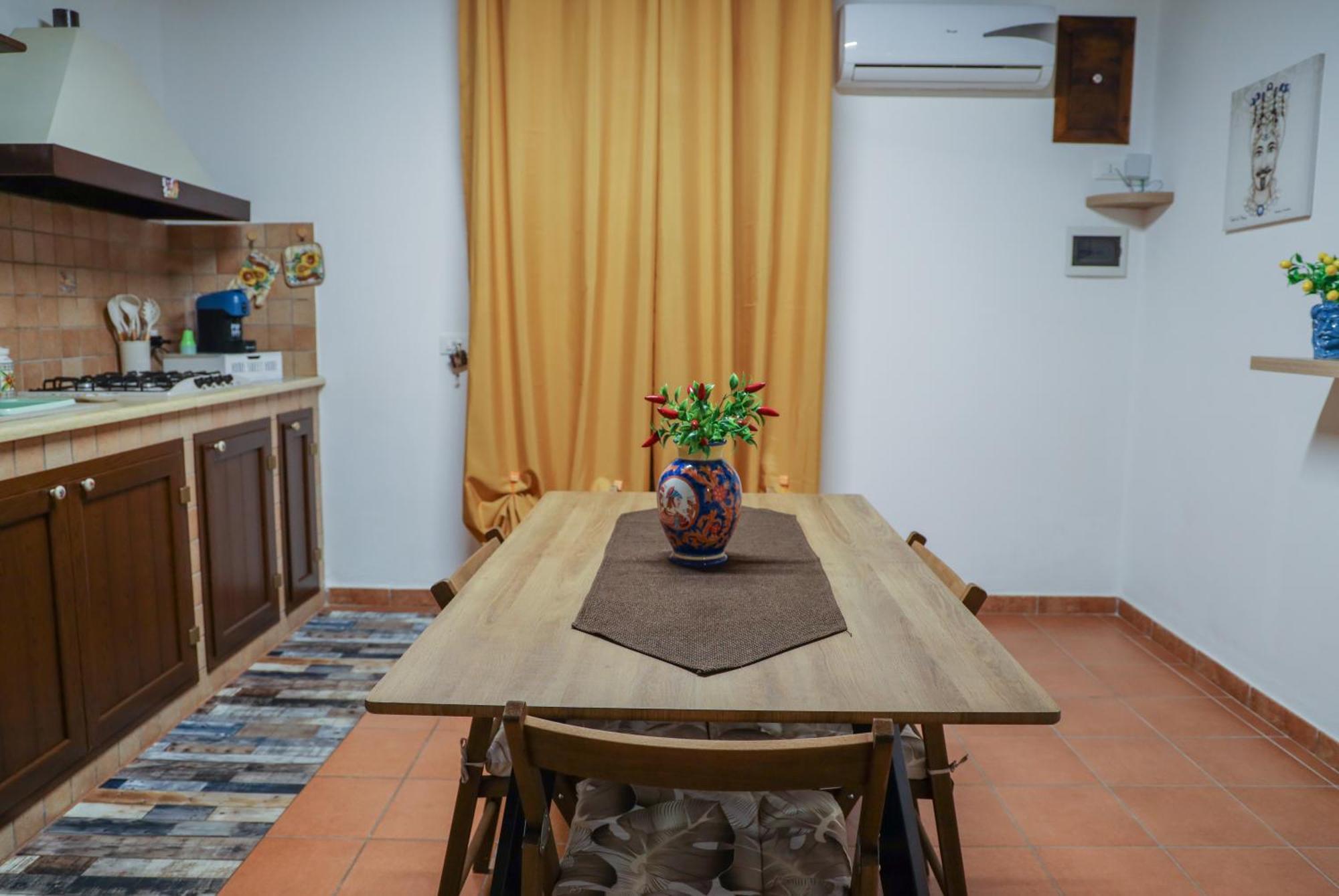 La Folkloressa Apartments Палермо Екстериор снимка